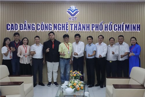 Làm việc giữa nhà trường và công ty tnhh ampacs international