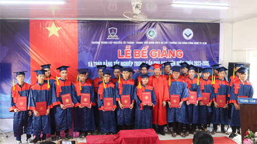 Lễ bế giảng & Trao bằng tốt nghiệp trung cấp niên khóa 2023 – 2025 tại Ba Tri